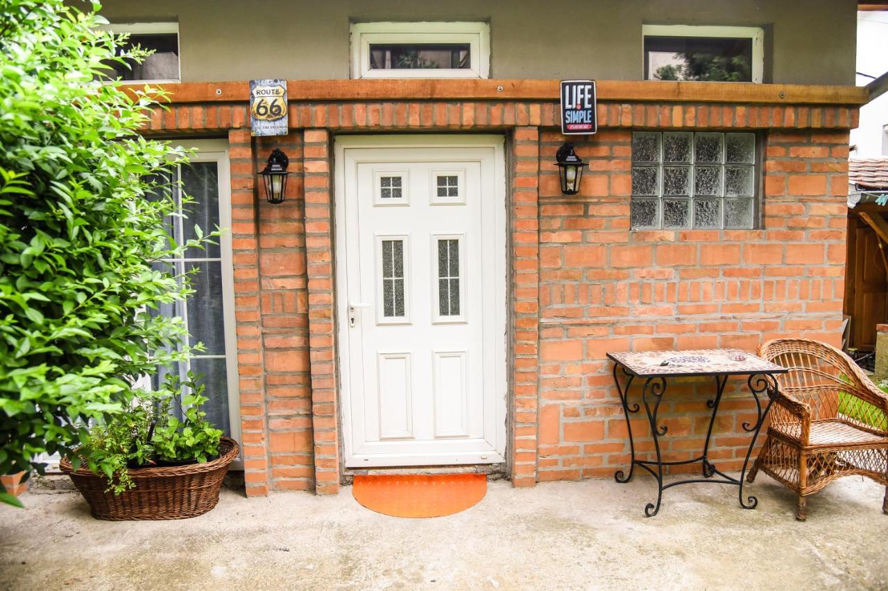 Agape Apartman Semêndria Exterior foto