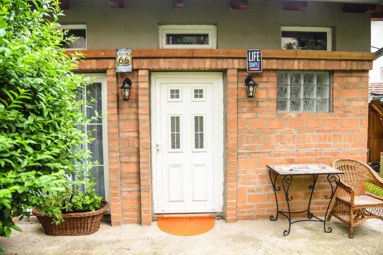 Agape Apartman Semêndria Exterior foto